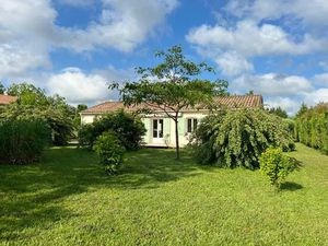 Vente maison 5 pièces 96 m² à Saint-Romain (16210)  150 500 €