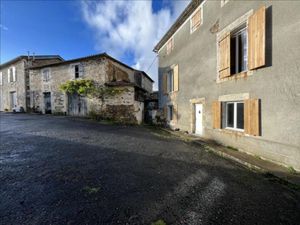 Vente maison 6 pièces 177 m² à Cherves-Châtelars (16310)  165 800 €
