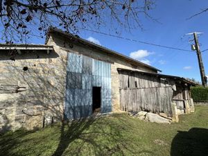 Vente maison 7 pièces 132 m² à Saint-Martin-de-Coux (17360)  149 800 €