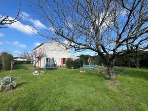 Vente maison 7 pièces 118 m² à Saint-Hippolyte (17430)  238 500 €