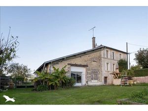 Vente maison 8 pièces 256 m² à Reignac (16360)  259 700 €