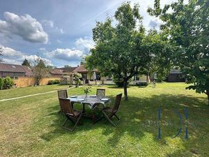 Maison individuelle environ 110 m2  3 chambres  très beau terra