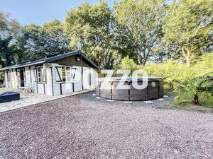 Pirou   7 kms de la mer  Chalet à l'abri des regards et au calme dans les bois  4200 m² en