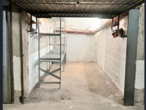 Box partagé  éclairé  pour motos  et/ou stockage proche du métro Saint Mandé L1 et de la s