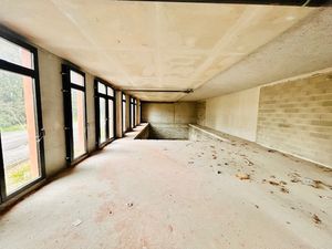 Location local commercial / professionnel à Graveson Empla