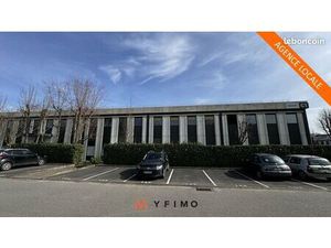 Bureaux 1 456 m²