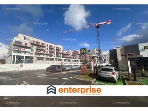 AU PIED DU STADE BOLLAERT - LOCAUX COMMERCIAUX DES 200M2 A LOUER DISPONIBLE IMMÉDIATEMENT