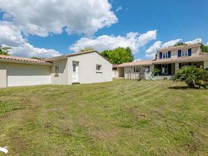 Vente maison 9 pièces 229 m² à Germignac (17520)  308 000 €