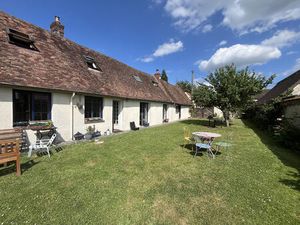 À VENDRE AUTHENTIQUE LONGÈRE PICARDE AVEC GRAND TERRAIN ARBORÉ
