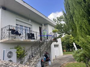 Spacieuse maison familiale avec dépendance et grand terrain