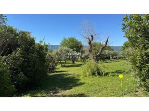 Vente terrain 903 m² à Gordes (84220)  320 000 €