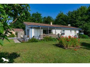 Vente maison 4 pièces 105 m² Saint-Laurent-Médoc (33112)