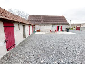 Charmante maison de campagne avec terrain et dépendances