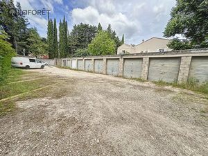 Location parking à Salon-de-Provence (13300)  120 €