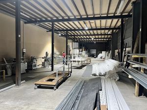 Location locaux professionnels 344 m² à La Courneuve (93120)  3 800 €