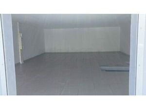 Beau local commercial à fort potentiel dans rue passante au Gos