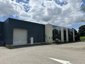 Location local d'activités GENAS 1 858 m²