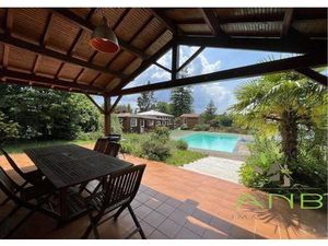 Ensemble immobilier avec gîtes  une piscine et un étang Augign