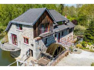 Superbe moulin rénové sur plus de 3 hectares.