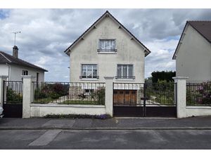 A PLAILLY - MAISON INDIVIDUELLE 6 PIECES.