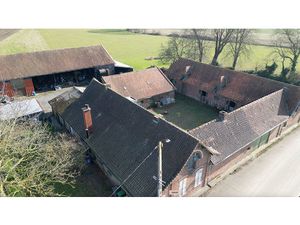 Véritable ferme au carré à rénover avec hangar sur 5 100 m2 ( ou 12 000 m2) N°6781