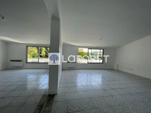 Location locaux professionnels 2 pièces 56.47 m² à Saint-Nom-la-Bretèche (78860)  1 000 €