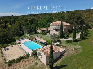 Vente maison 11 pièces 335 m² Saint-Saturnin-lès-Apt (84490)