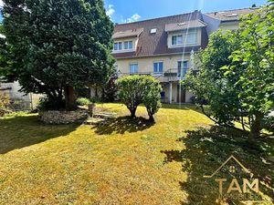 Vente maison 10 pièces 186 m² à Versailles (78000)  849 750 €