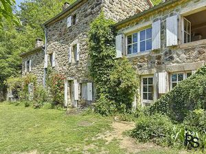 Maison en pleine nature de 153 m2 habitables  une dépendance de 36 m2 entourés de 2 23 ha.