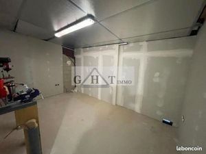 Local industriel 464 m²