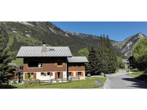 Chalet - 3 appartements - 12 pièces - 418 M2