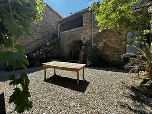 Maison de village avec cour secteur Salagou.