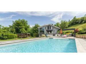Maison avec piscine et terrasse Bluffy (74)
