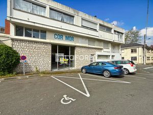 Location locaux professionnels 267.95 m² à Saumur (49400)  2 175 €