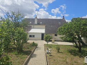 Négociable - Maison de village 87.50m2  3 chambres  jardin clos 378m2