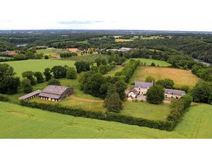 Domaine équestre entre Rennes et Saint Brieuc  près de la vallée de la RANCE- Manoir du XV