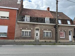 Volledig te renoveren huisje met tuintje op 99m² met zijuitweg.