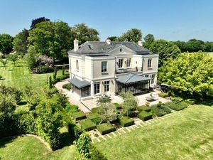 Maison de luxe de 9 pièces en location Équemauville  Normandie