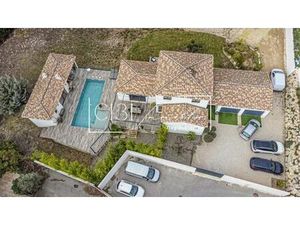 Maison de luxe de 5 pièces en location à Ventabren  Provence-Alpes-Côte d'Azur