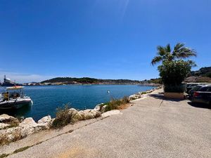 A LOUER - SAINT MANDRIER Local commercial 73.19 m² Saint Mandrier village