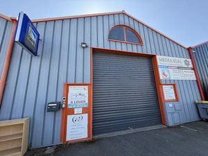 Location locaux professionnels 400 m² à Rochefort (17300)  2 800 €