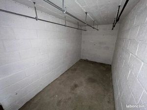 Local / Box de stockage / garde meuble