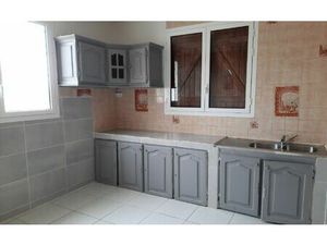 Location maison  m² T-4 à Capesterre-Belle-Eau  850 €