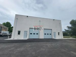 2 locaux d'activité de 150 m² chacun