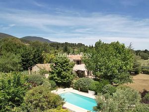 Vente maison 9 pièces 200 m² à Vaugines (84160)  1 200 000 €