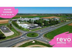 Vente Bureaux et commerces à Fontenay-le-Comte (85200) : à vendre / 2010m² Fontenay-le-Com