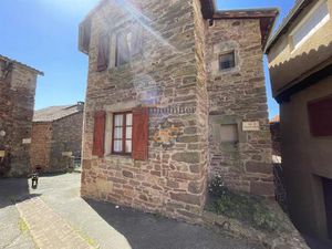 A vendre  St Victor et Melvieu maison de village.