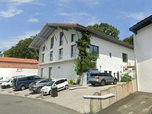 Local d'activités de 246 m² à Ascain