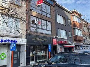 Handelsgelijkvloers op topligging in hartje Brasschaat