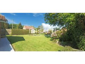 Charmante maison de village avec cours fermées offrant un cadre de vie agréable et fonctio